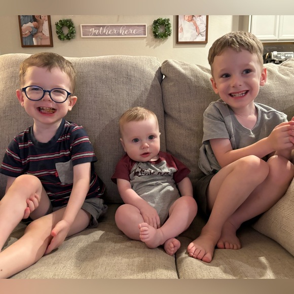 Meet your Posher, Emily - Picture 2 of 3